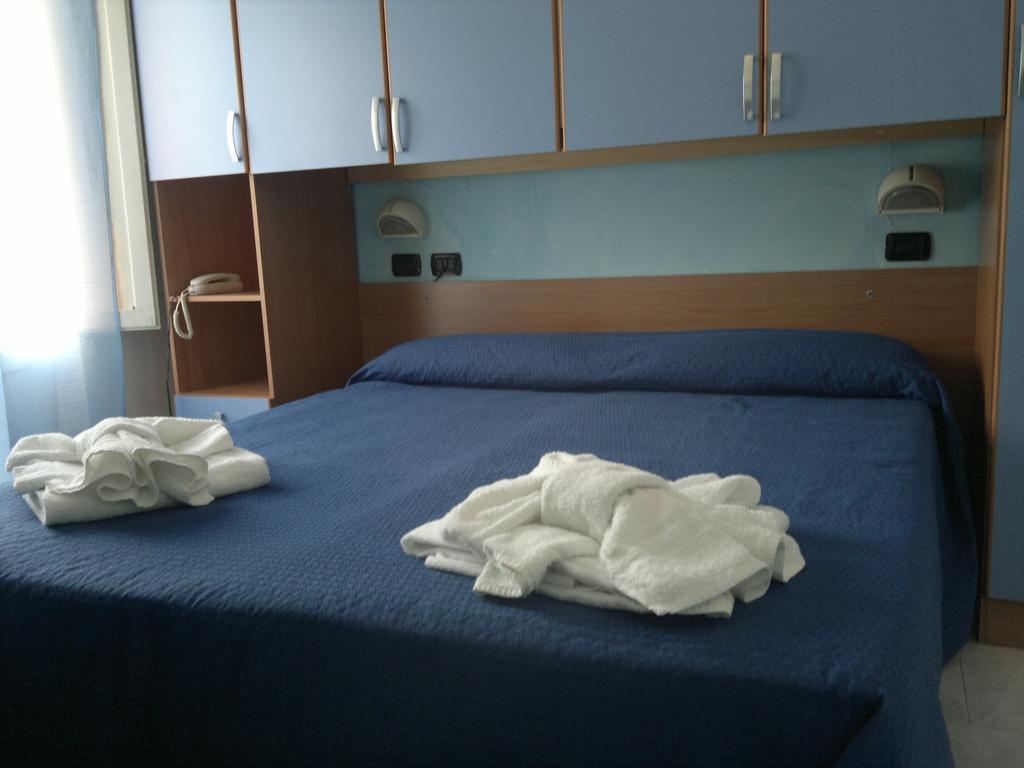 Hotel Saxon Rimini Room photo